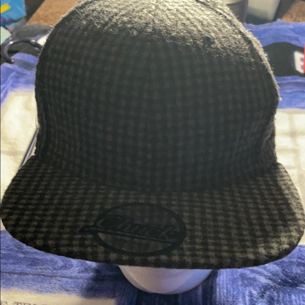 Original Chuck snap back hat black and gray